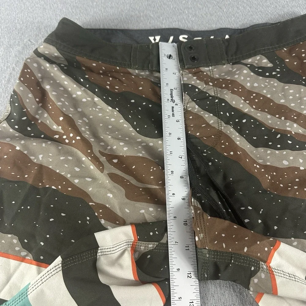 Vissla Board Shorts Men's 31 Multicolor Camo Stretch Swim Trunks Pool Beach